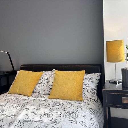Hotel Entire House Floor Perfect For Couples & Freelancers - Available For Single Too Londres Exterior foto