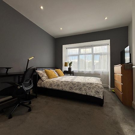 Hotel Entire House Floor Perfect For Couples & Freelancers - Available For Single Too Londres Exterior foto