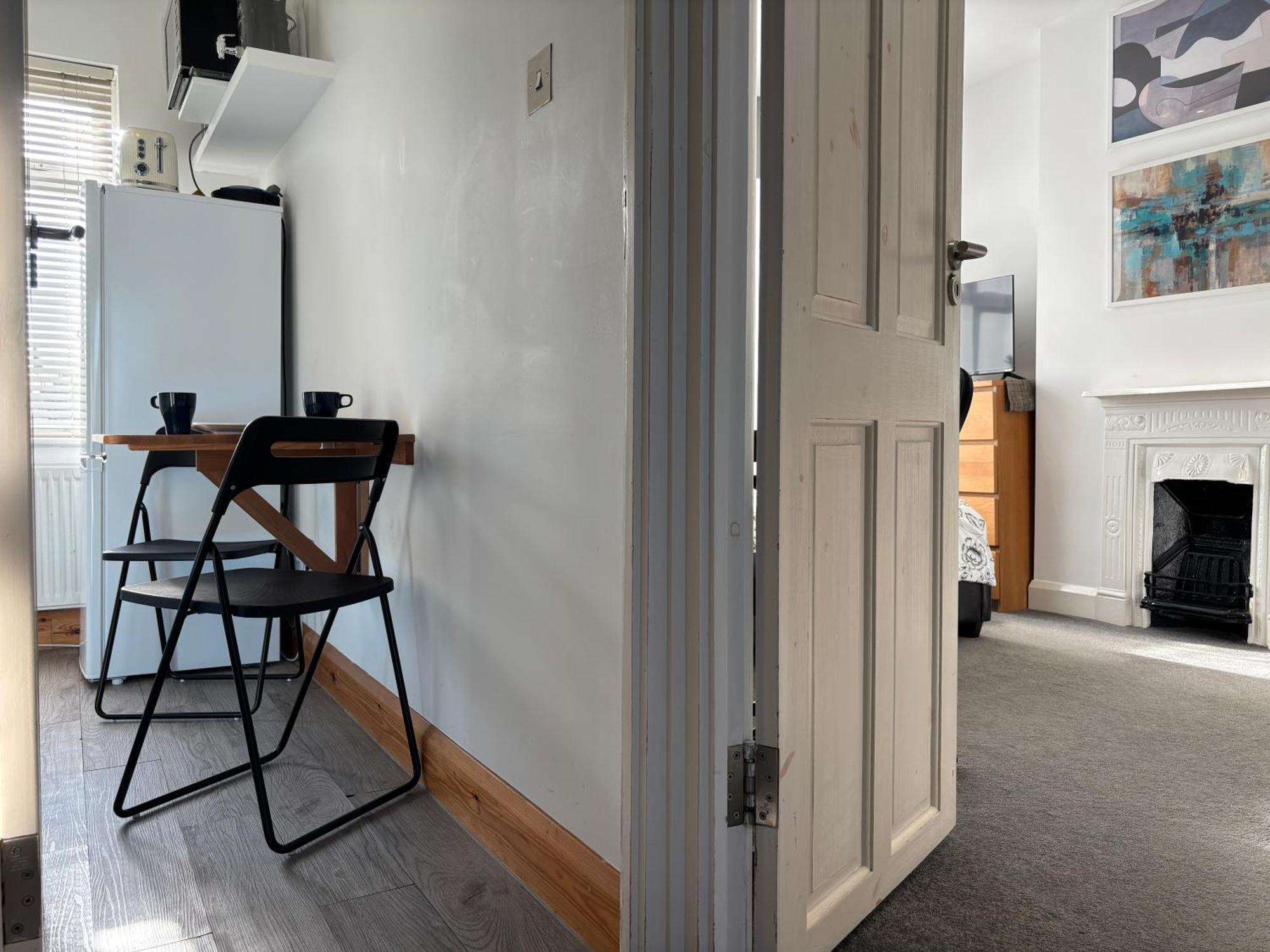 Hotel Entire House Floor Perfect For Couples & Freelancers - Available For Single Too Londres Exterior foto